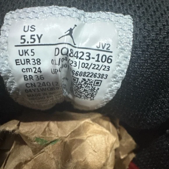 Nike Air Jordan 1 Mid Black White & Gym Red size 5.5 boys; size 7 women’s - Picture 6 of 6